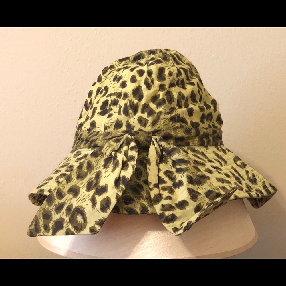 Summer hat with Bowtie